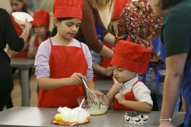 Halloween 2018 en la Fundación Cajasol: Taller de galletas terroríficas (6) • <a style="font-size:0.8em;" href="http://www.flickr.com/photos/129072575@N05/45658780482/" target="_blank">View on Flickr</a>