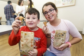 Halloween 2018 en la Fundación Cajasol: Taller de galletas terroríficas • <a style="font-size:0.8em;" href="http://www.flickr.com/photos/129072575@N05/45709452181/" target="_blank">View on Flickr</a>