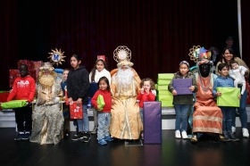 Entrega de juguetes de Reyes Magos 2019 en Sevilla (3) • <a style="font-size:0.8em;" href="http://www.flickr.com/photos/129072575@N05/45886679384/" target="_blank">View on Flickr</a>