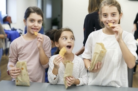 Halloween 2018 en la Fundación Cajasol: Taller de galletas terroríficas (15) • <a style="font-size:0.8em;" href="http://www.flickr.com/photos/129072575@N05/45709453801/" target="_blank">View on Flickr</a>