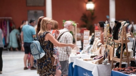 Mercadillo Solidario de la Fundación Pequeño Deseo en Sevilla (15) • <a style="font-size:0.8em;" href="http://www.flickr.com/photos/129072575@N05/48137105632/" target="_blank">View on Flickr</a>