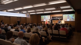 Presentación del libro 'Personal', de Manuel Bellido, en Sevilla (8) • <a style="font-size:0.8em;" href="http://www.flickr.com/photos/129072575@N05/48177304007/" target="_blank">View on Flickr</a>