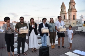 'Escuela de Doctores' de Radio Cádiz en la Fundación Cajasol (3) • <a style="font-size:0.8em;" href="http://www.flickr.com/photos/129072575@N05/48203466771/" target="_blank">View on Flickr</a>