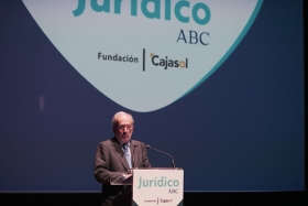 Entrega del XI Premio Jurídico ABC a Santiago Muñoz Machado en la Fundación Cajasol (11) • <a style="font-size:0.8em;" href="http://www.flickr.com/photos/129072575@N05/48296403086/" target="_blank">View on Flickr</a>