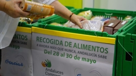 Campaña de donación de alimentos 'Andaluces Compartiendo' en Sevilla (9) • <a style="font-size:0.8em;" href="http://www.flickr.com/photos/129072575@N05/49946460122/" target="_blank">View on Flickr</a>