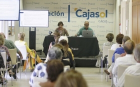 'Reencuentros con la ciencia' en Cádiz: Javier Martínez de Salazar • <a style="font-size:0.8em;" href="http://www.flickr.com/photos/129072575@N05/50348397311/" target="_blank">View on Flickr</a>
