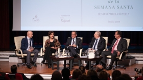 Presentación del libro del Pregón de Semana Santa de Sevilla 2019 a cargo de Charo Padilla (18) • <a style="font-size:0.8em;" href="http://www.flickr.com/photos/129072575@N05/40604318863/" target="_blank">View on Flickr</a>