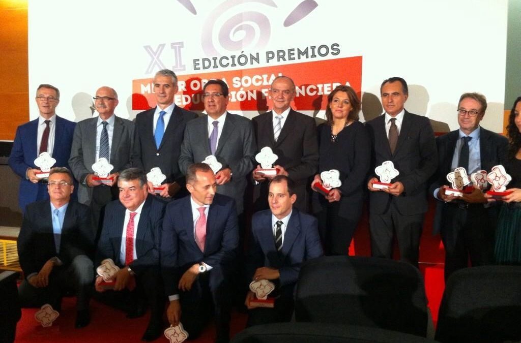 La Fundación Cajasol recibe el premio a la mejor Obra Social 2014 y el reconocimiento en emprendedores por '100 caminos al éxito'