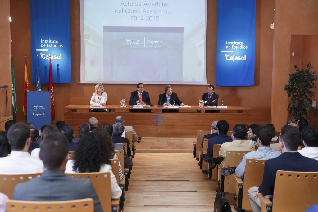 El Instituto de Estudios Cajasol inaugura el nuevo curso académico 2014/2015 con un incremento del 30% en las matriculaciones
