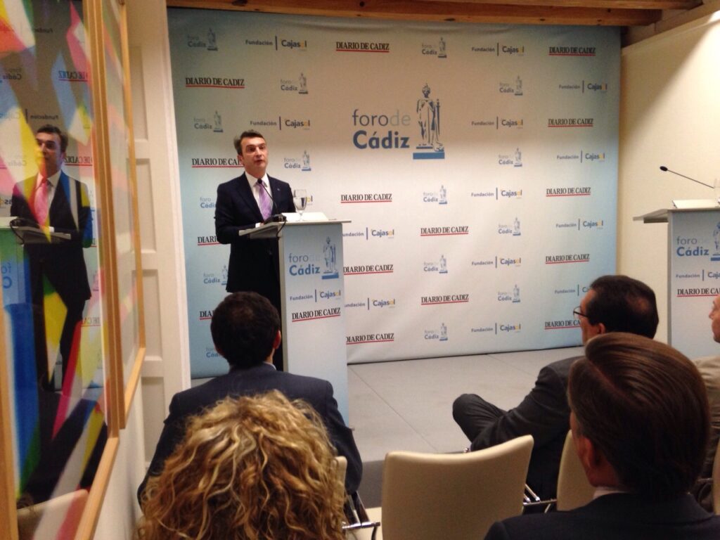 El Foro de Cádiz inaugura el curso con la conferencia del rector de la UCA, Eduardo González Mazo, en la sede gaditana de la Fundación Cajasol