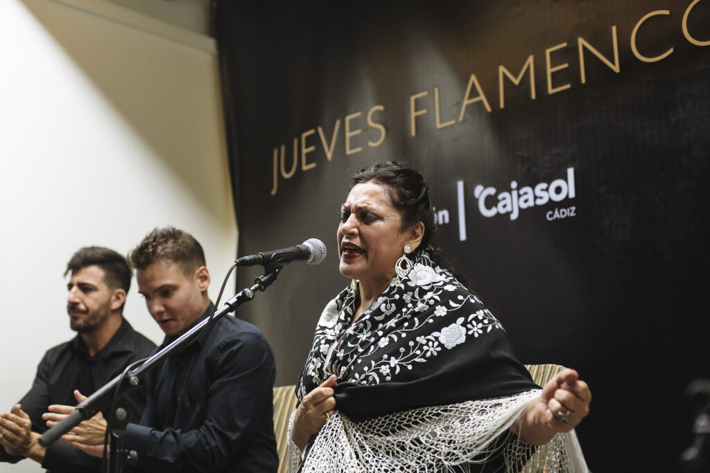 Carmen de la Jara inaugura los Jueves Flamencos de la Fundación Cajasol en Cádiz