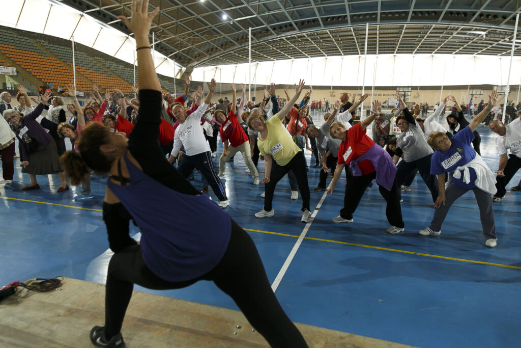 Alrededor de 500 personas participan en el I Encuentro Deportivo para Mayores en Dos Hermanas