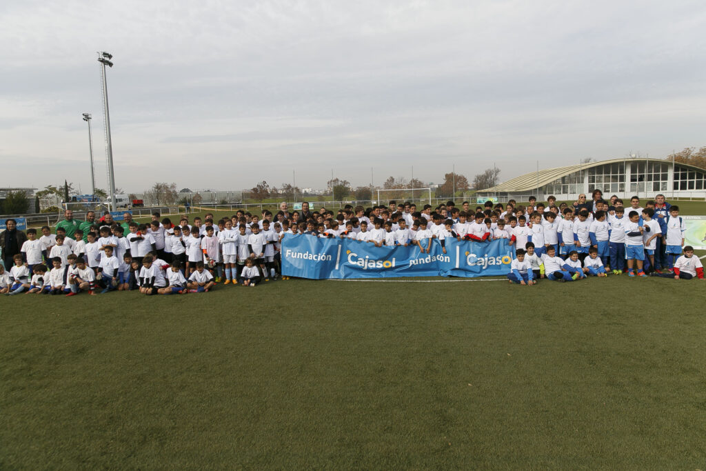 El 'Mundialito' de la Fundación Cajasol, herramienta de integración y motivación entre los niños