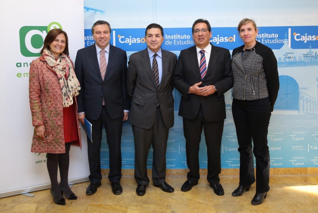 La Fundación Cajasol destina 250.000 € en microcréditos para empresas del programa '100 caminos al éxito'