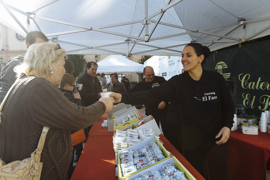 Desayuno solidario en la Plaza de San Antonio de Cádiz
