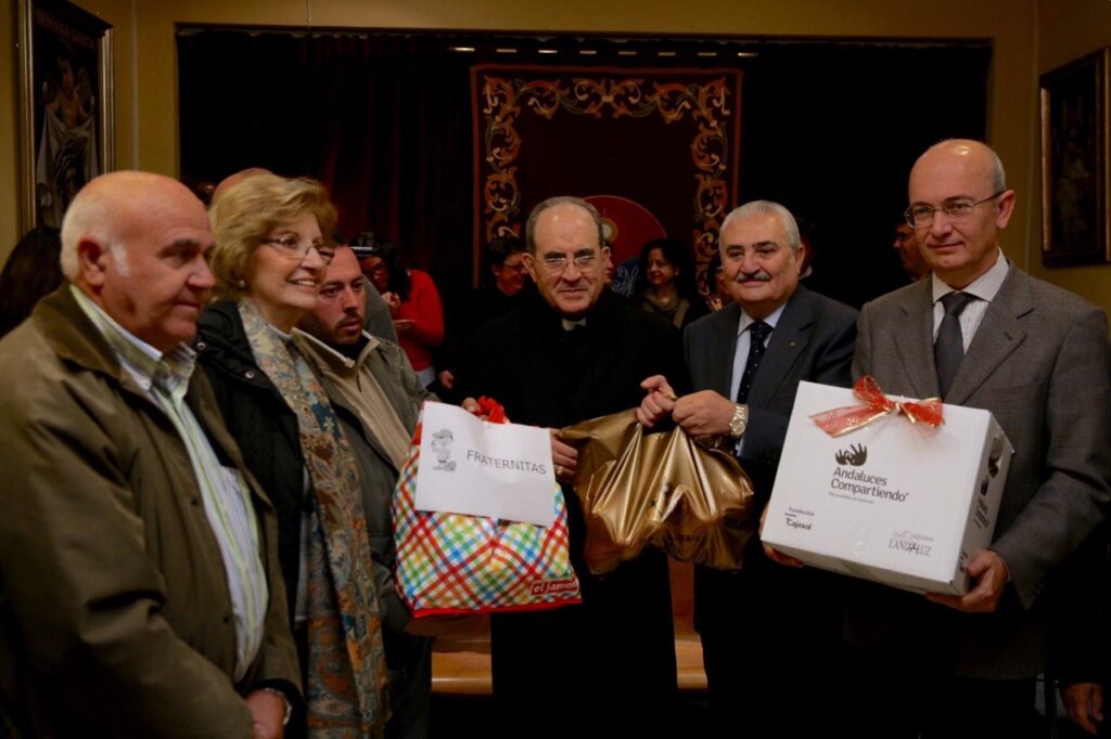 La Fundación Cajasol hace entrega de las cajas de alimentos a las familias del Polígono Sur del Proyecto Fraternitas