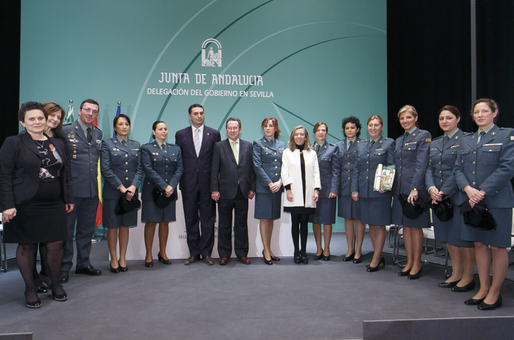 La Junta entrega sus Banderas de Andalucía a la provincia de Sevilla en la Fundación Cajasol