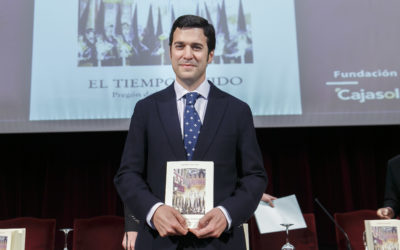 Presentación del libro del Pregón de la Semana Santa de Sevilla 2015, a cargo de Lutgardo García Diaz