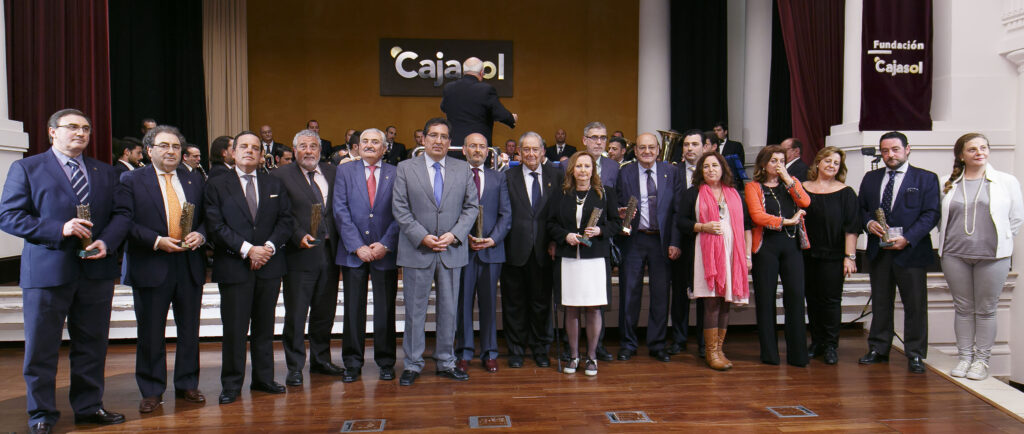 La Fundación Cajasol entrega los premios 'Gota a Gota de Pasión 2014' y presenta el Programa de Mano de la Semana Santa