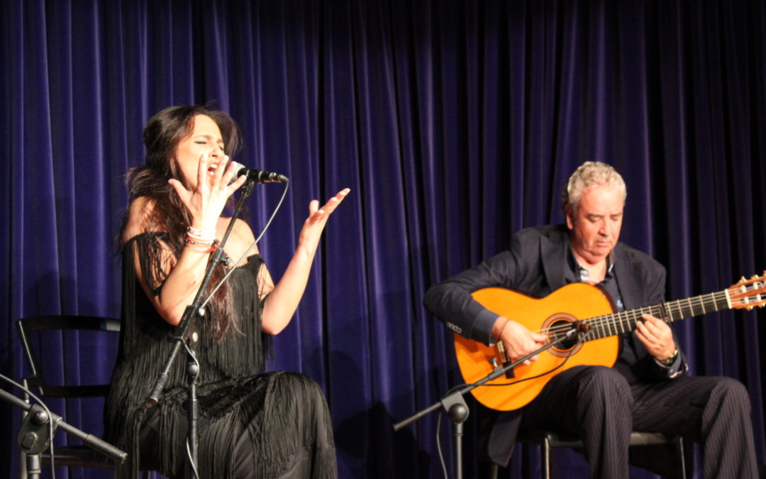 Regina, durante su actuación en Conocer el Flamenco desde la Fundación Cajasol (Huelva)