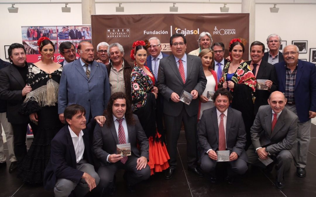 La Fundación Cajasol presenta el disco de los Cantores de Híspalis 'Que vivan las sevillanas', a beneficio de Prodean