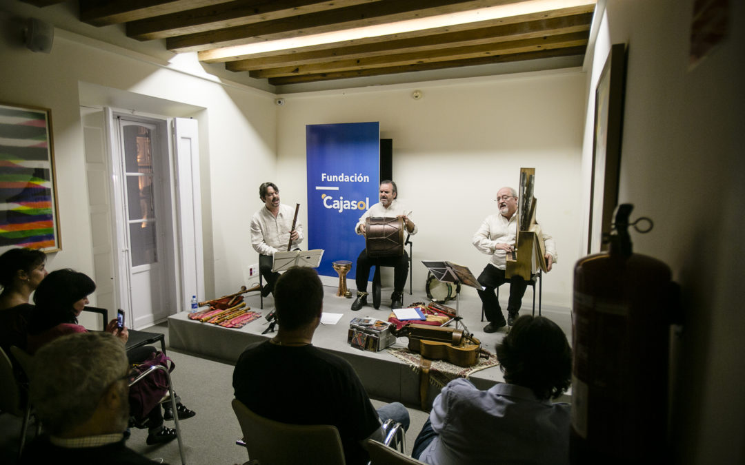 La personal filosofía de 'Artefactum' y su música medieval encandilan al público en las sedes de la Fundación Cajasol en Cádiz y Córdoba