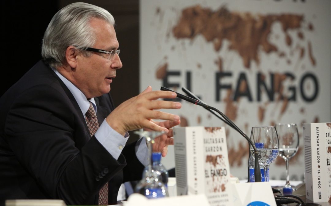 Baltasar Garzón presenta ‘El Fango’ en la sede de la Fundación Cajasol