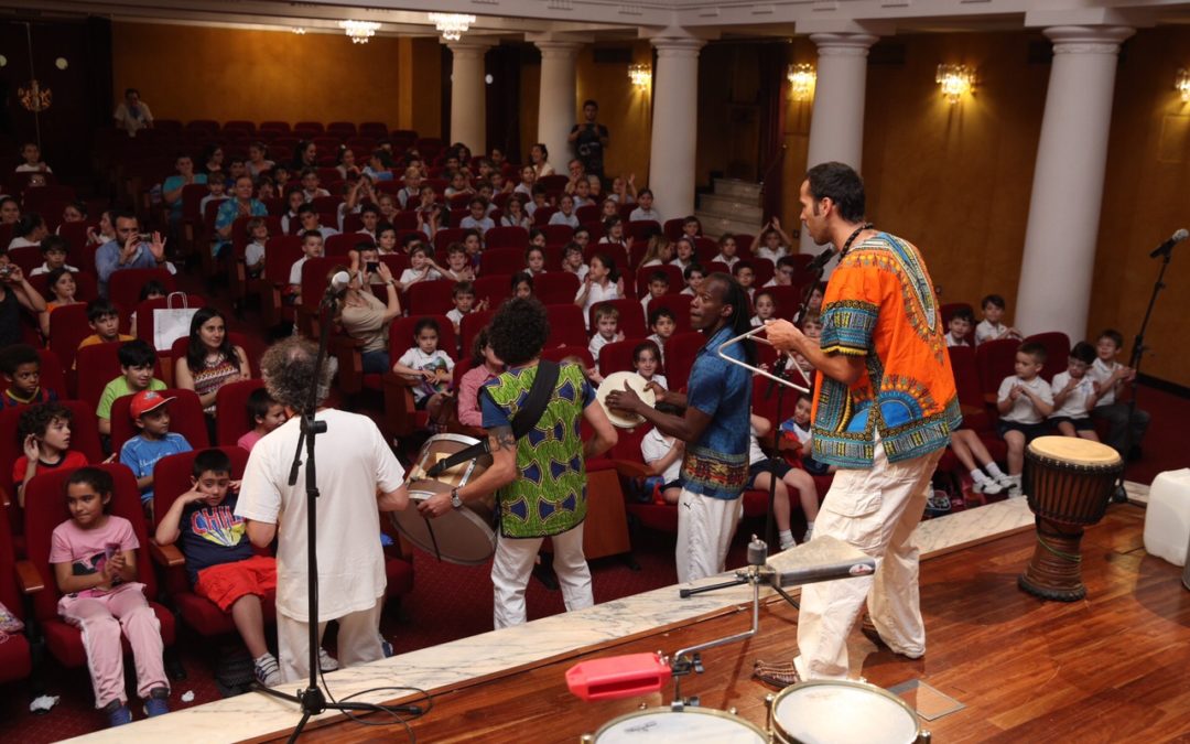 Los alumnos se aproximan a distintas culturas del mundo con el concierto didáctico ‘El mundo de la percusión’