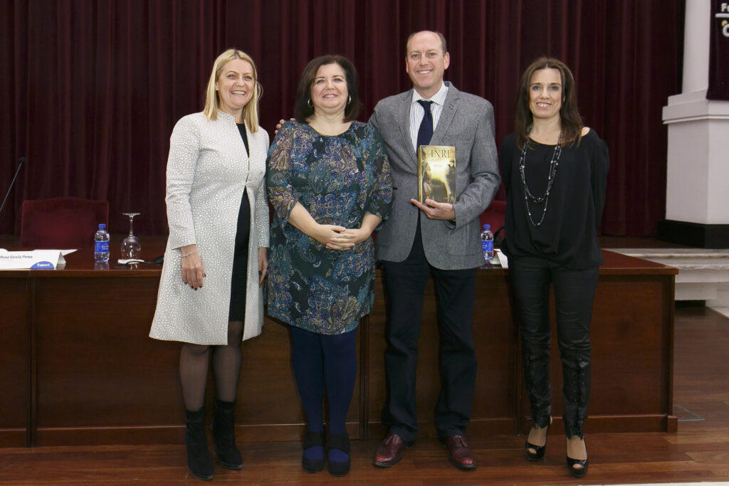 Fernando Carrasco presenta su tercera novela, 'INRI', en la Fundación Cajasol