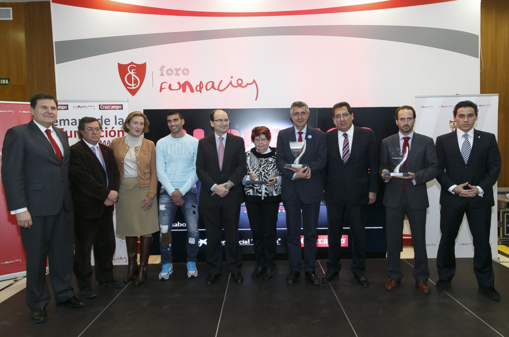 Antonio Pulido, presidente de la Fundación Cajasol, participa en la ceremonia de entrega de los II Premios de la Fundación Sevilla FC