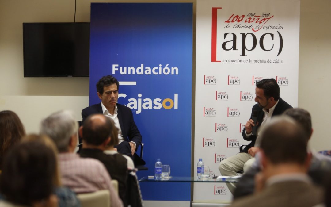 Arcadi Espada inaugura el ciclo de articulismo ‘La prensa en la Casa Pemán’ en la Fundación Cajasol