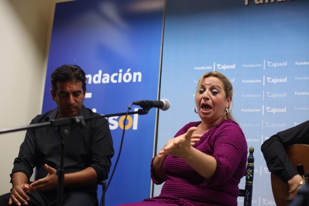 Remedios Reyes, durante su actuación en los Viernes Flamencos desde la Fundación Cajasol (Cádiz)