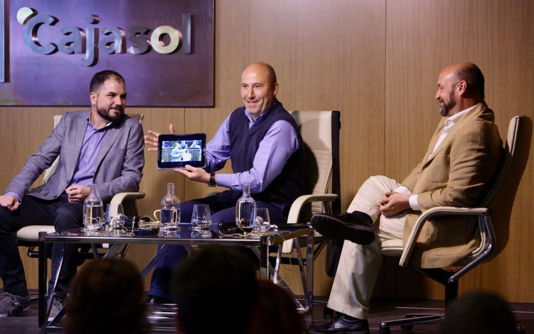 Mesa Redonda: Redes Sociales ¿Aliado o Enemigo? ¿Las Controlas o te Controlan?