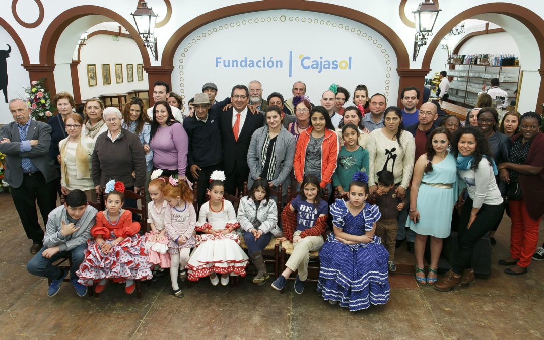La Fundación Cajasol inaugura la Feria de Abril 2016 ofreciendo su tradicional almuerzo solidario a entidades sociales