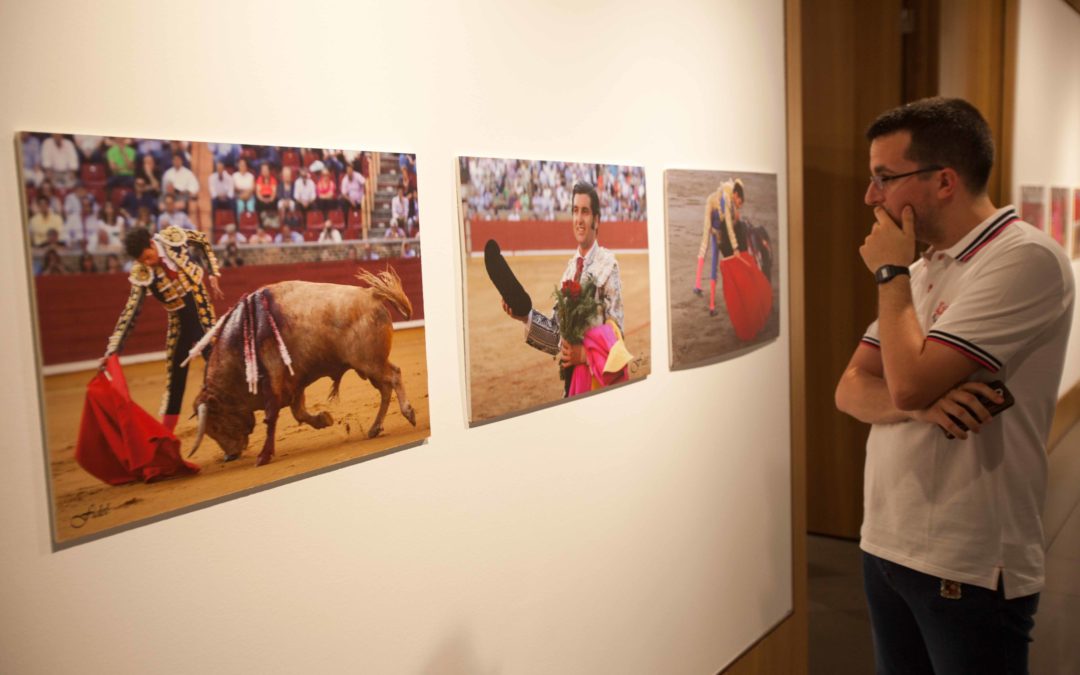 Fidel Arroyo lleva su muestra fotográfica taurina a la sede de la Fundación Cajasol en Córdoba