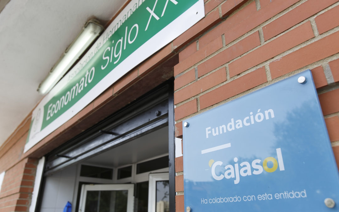 La Fundación Cajasol ayuda a la Asociación de Hermanamientos con su labor en Economatos Sociales