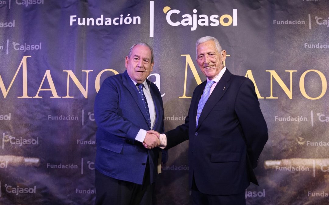 Paco Camino y Carlos Abella cierran los ‘Mano a Mano’ de la Fundación Cajasol en 2016 en un encuentro ‘histórico’