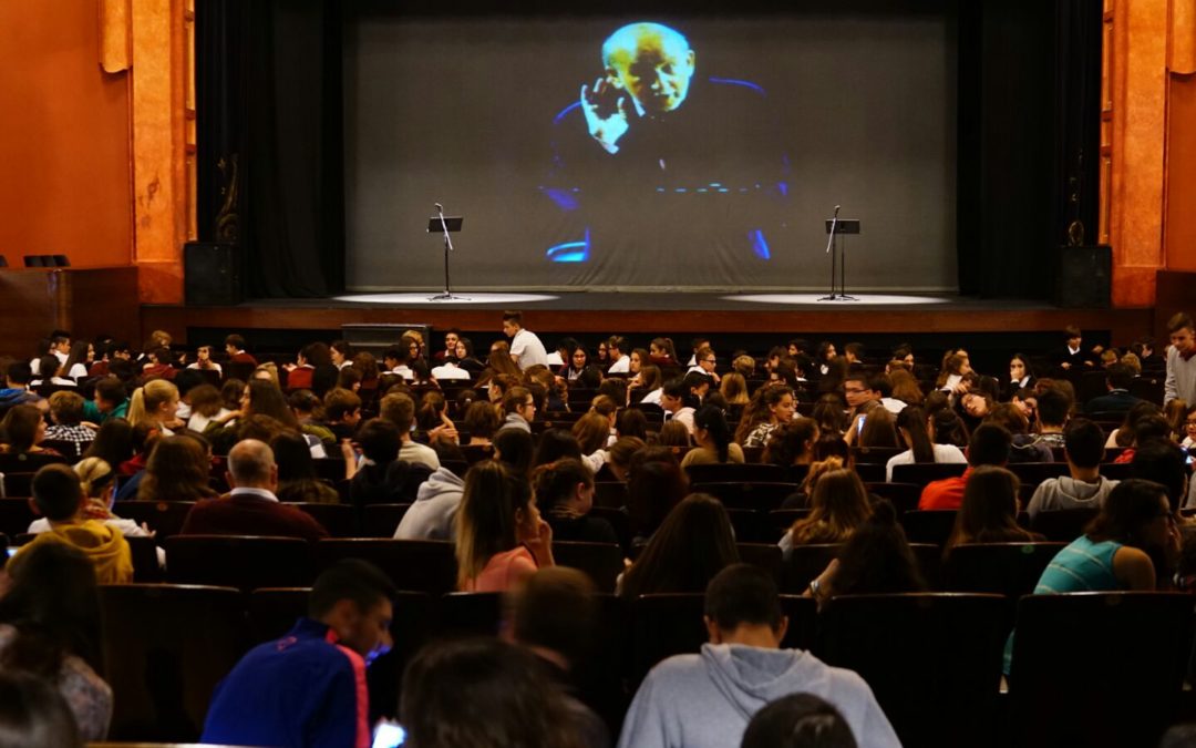 Más de mil estudiantes de Jerez disfruta de la poesía del Siglo de Oro en el Teatro Villamarta