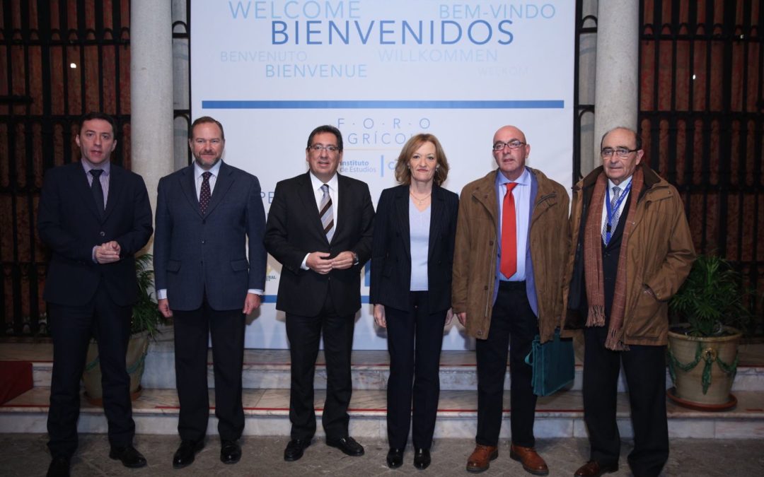 El Cooperativismo Agrario, a debate en el I Foro Agroalimentario del Instituto de Estudios Cajasol