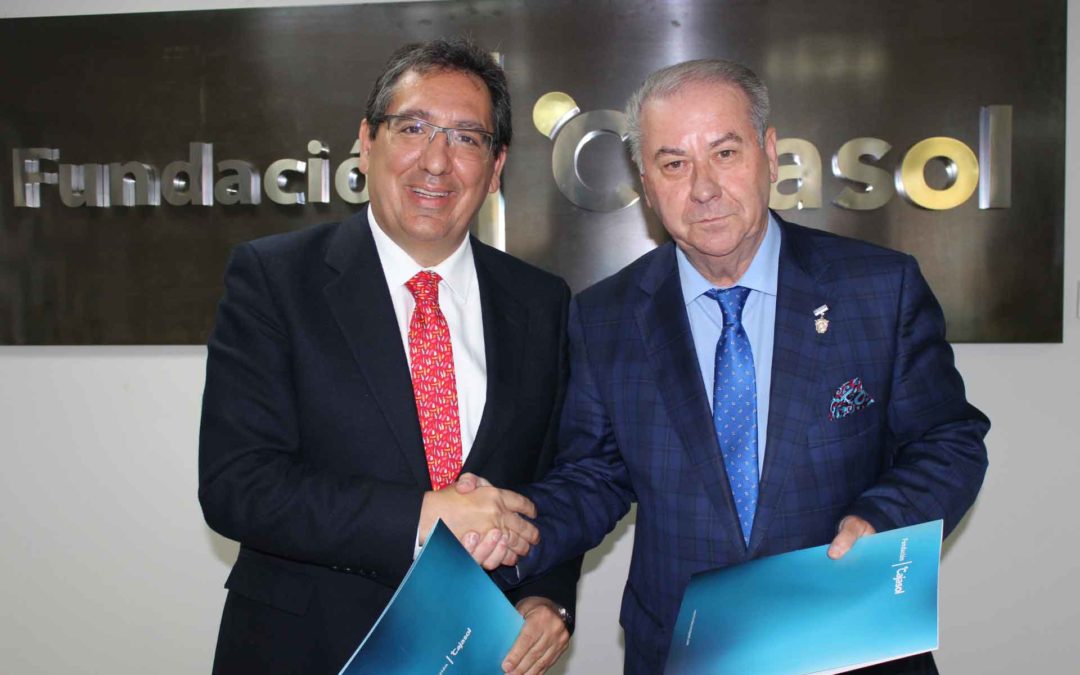 Firma de convenio entre Fundación Cajasol y Consejo de Hermandades y Cofradías de Huelva