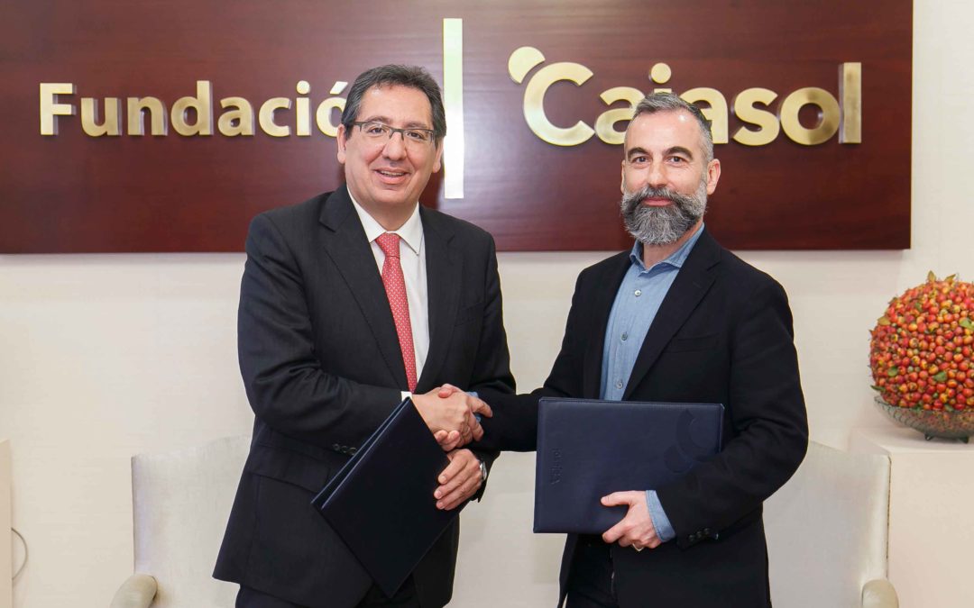 Antonio Pulido, presidente de la Fundación Cajasol, y Antonio Garde, director del Teatro de la Maestranza