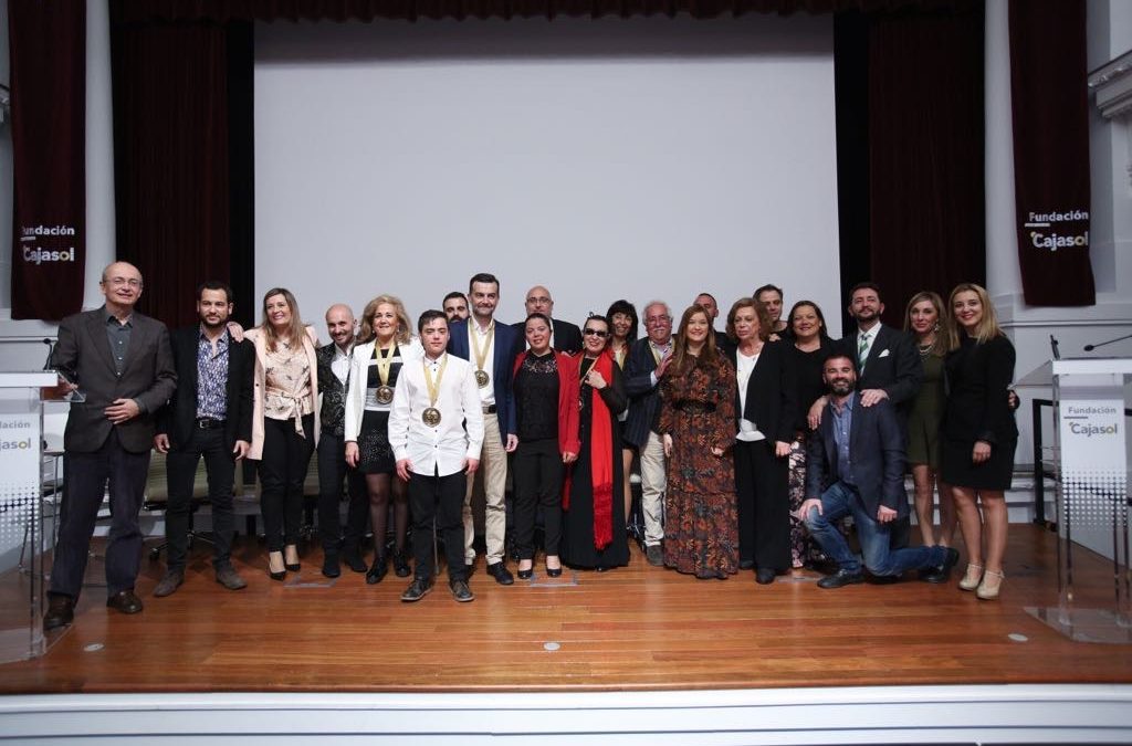 Foto de familia de los VI Premios Adriano Antinoo en la Fundación Cajasol