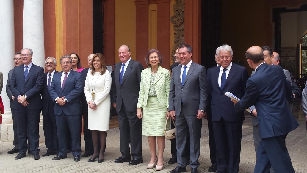 Antonio Pulido, junto al rey emérito Juan Carlos I, Doña Sofía y el resto de autoridades presentes en el Alcázar