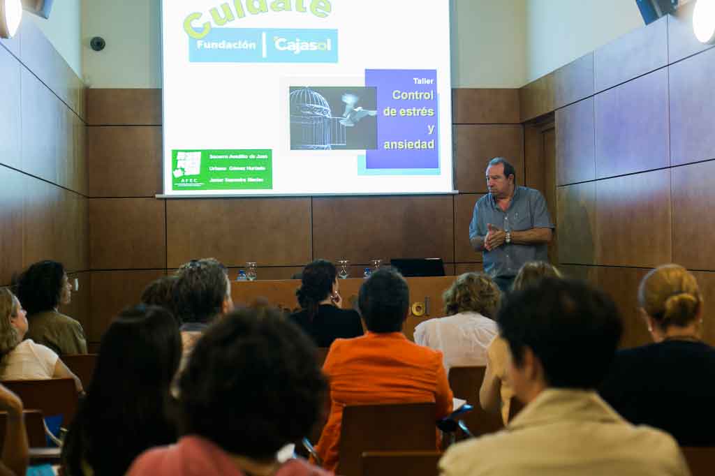 Taller de control del estrés 'Cuídate' en la Fundación Cajasol (Cádiz)