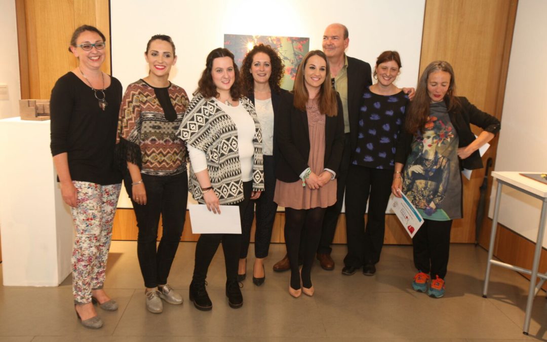 Foto con los ganadores del II Concurso 'El arte y los patios cordobeses' de la Fundación Cajasol