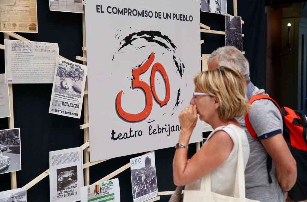 Inauguración de la exposición El compromiso de un pueblo. 50 años de Teatro Lebrijano' en la Fundación Cajasol