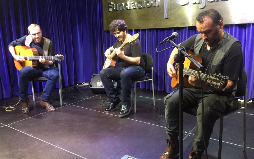 Van Moustache, tocando en la Fundación Cajasol (Huelva)