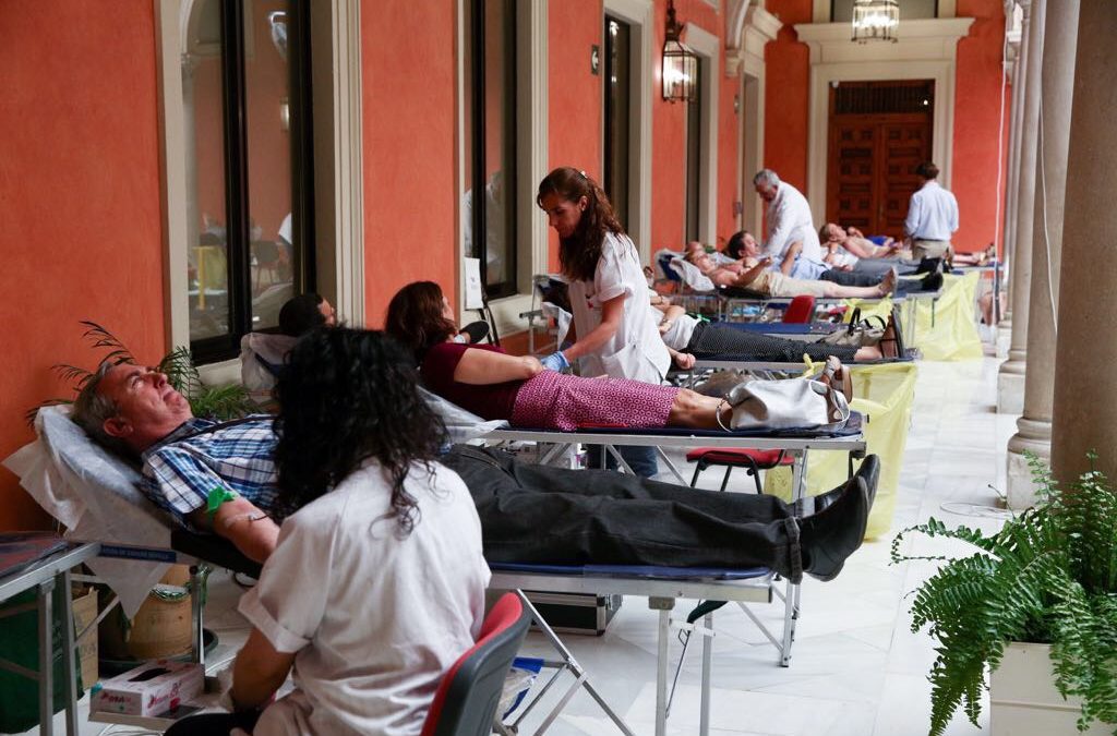 El Centro de Transfusión de Sevilla celebra el Día Mundial del Donante de sangre con un maratón de donación en la Fundación Cajasol