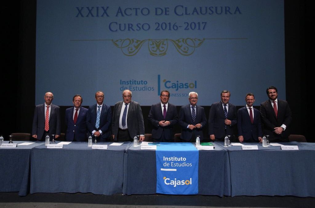 Antonio Pulido preside el acto de clausura del curso 2016/2017 en el Instituto de Estudios Cajasol