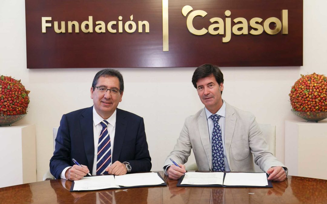 Antonio Pulido, presidente de la Fundación Cajasol, y Miguel Rus, presidente de la CES, firmaron el acuerdo de colaboración